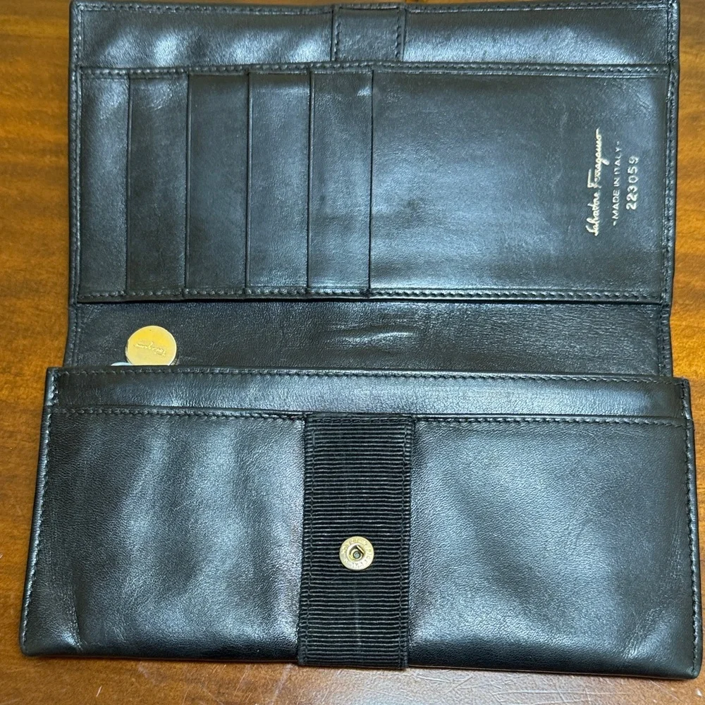 Salvatore Ferragamo Vera Ribbon Black Leather Wallet